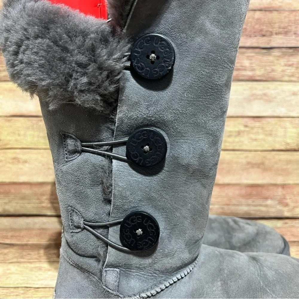 Ugg Grey Tripple Button Bailey Boots
